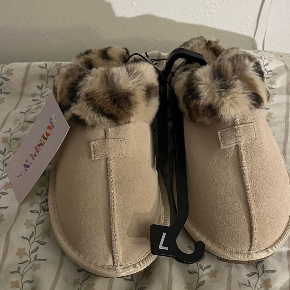 Cozy Tan Slippers with Faux Fur Trim